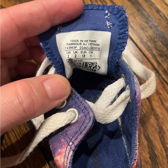 Converse galaxy sneakers - Picture 2 of 3